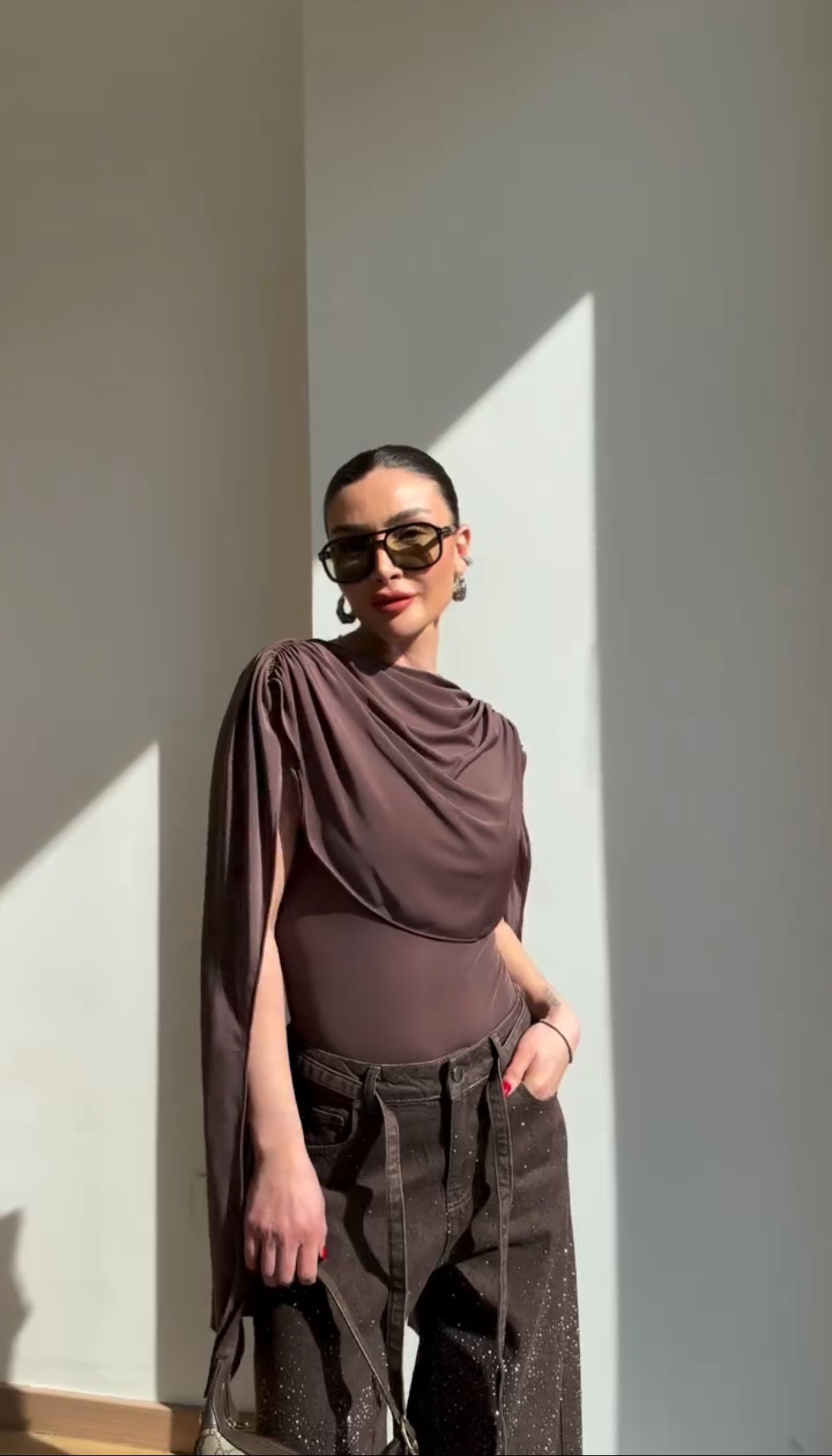 Flow Asymmetrical Top