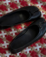 Noir Tabi Flats